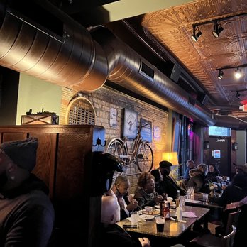 Woodbridge Pub - Decor, seating. - Pubs Near Me - Detroit, Michigan Woodbridge Pub - Decor, seating. - Pubs Near Me - Detroit, Michigan