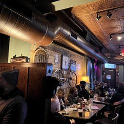 Woodbridge Pub - Decor, seating.