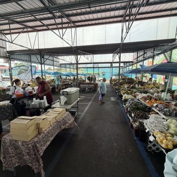 Hilo Farmer's Market - A lot fresh vegetables and fruits they are cheap also shop around you might find another stall with cheaper prices. - Farmers Market Near Me - Hilo, Hawaii Hilo Farmer's Market - A lot fresh vegetables and fruits they are cheap also shop around you might find another stall with cheaper prices. - Farmers Market Near Me - Hilo, Hawaii