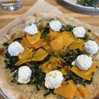 True Food Kitchen - Seasonal pizza - New American Near Me - Oakbrook, Illinois