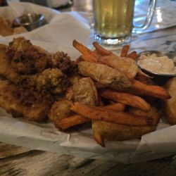 FISH - Sweet potato and regular fries, fish, oysters and shrimp mix basket
