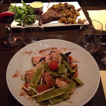 Farfalla Caffe - Wok d'espadon et ses légumes croquants - French Near Me - Lyon, 69