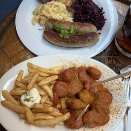 Currywurst w Fries, Bratwurst Plate
