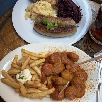 Reichenbach Hall - Currywurst w Fries, Bratwurst Plate - Bars Near Me - New York, New York