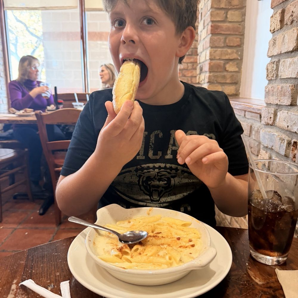 la Madeleine - 4Cheese Pasta w baguette - Bakeries Near Me - San Antonio, Texas