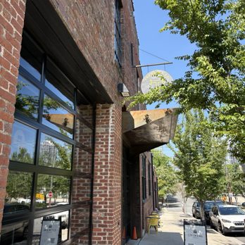 Benchwarmers Bagels And Coffee - Exterior - Sandwiches Near Me - Raleigh, North Carolina