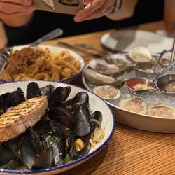 Legal Sea Foods - Framingham - Organic PEI Mussels, Oysters of the Day, New England Littleneck Clams, Crispy Calamari