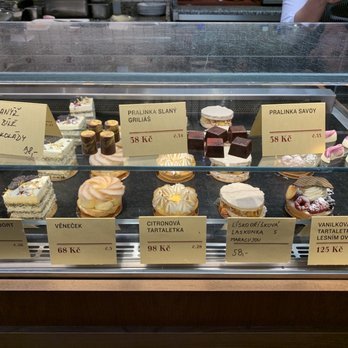 Café Savoy - cake display - Cafes Near Me - Prague, Puerto Rico