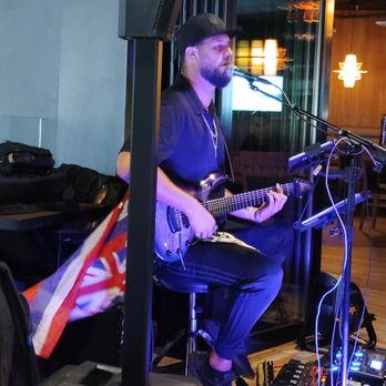 Kayak Cafe - 2024 Hoku winner Ka'imi performs at the Kayak Cafe - Pizza Near Me - Honolulu, Hawaii