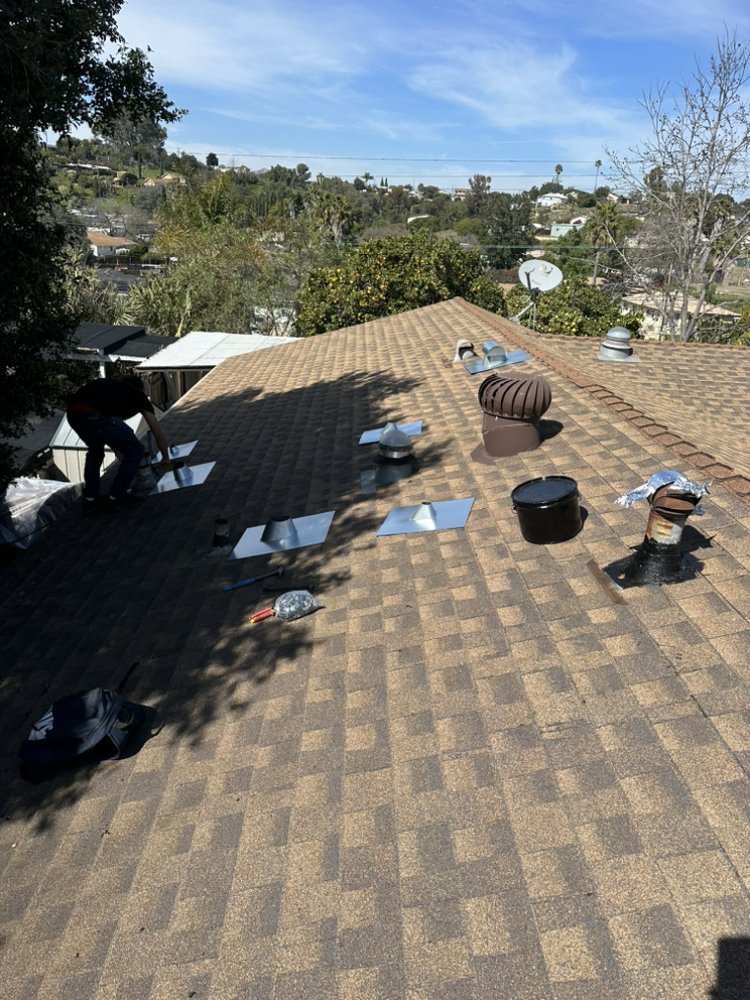 Slide of R&M Roofing