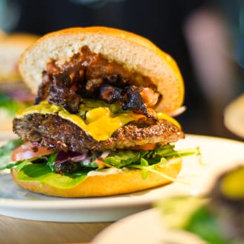 Franz & Willi - BBQ Bacon Burger - Burgers Near Me - Weimar, TH Franz & Willi - BBQ Bacon Burger - Burgers Near Me - Weimar, TH