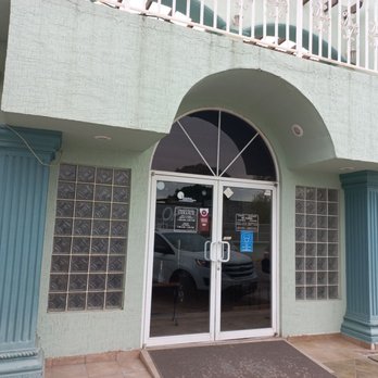Dr. Roberto Flores - Building entrance - Dermatologists Near Me - Los Algodones, BCN