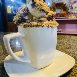 Honey's 50's Cafe - S'mores hot chocolate