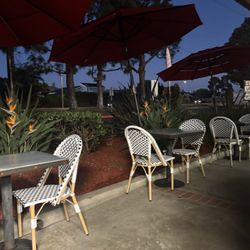 Bagelmania - More front patio seating