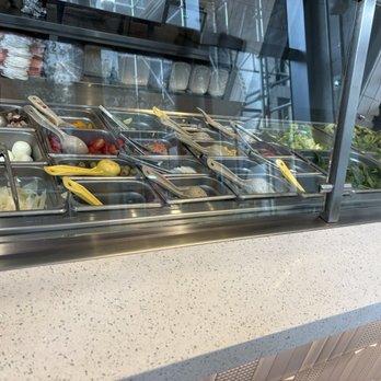 Gogo Fresh Downtown - Salad bar - Empanadas Near Me - Miami, Florida