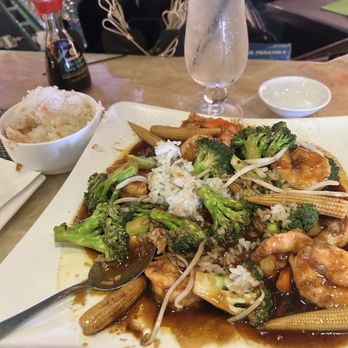 Silk Road - Shrimp with Broccoli Sauce add bean sprouts and baby corn extra hot. - Asian Fusion Near Me - Waynesboro, Virginia Silk Road - Shrimp with Broccoli Sauce add bean sprouts and baby corn extra hot. - Asian Fusion Near Me - Waynesboro, Virginia