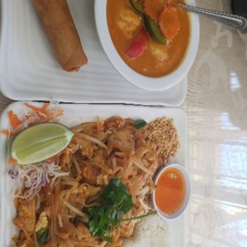 Thai Curry - Panang curry lunch special and pad thai lunch special - Thai Near Me - Paramount, California Thai Curry - Panang curry lunch special and pad thai lunch special - Thai Near Me - Paramount, California