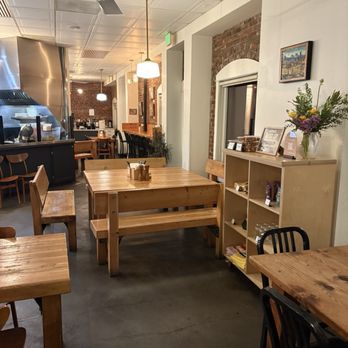 Jackson's Corner - Main dining area - Sandwiches Near Me - Bend, Oregon