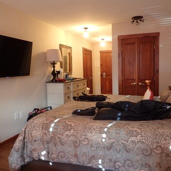 Rimfire Lodge - Rimfire "traditional room" - Hotels Near Me - Snowshoe, West Virginia Rimfire Lodge - Rimfire "traditional room" - Hotels Near Me - Snowshoe, West Virginia