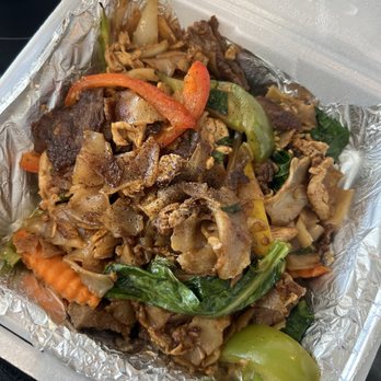 Laos Thai Foods - 27. Pad Kee Mao - chicken and beef modified no tomatoes - Laotian Near Me - Arlington, Texas Laos Thai Foods - 27. Pad Kee Mao - chicken and beef modified no tomatoes - Laotian Near Me - Arlington, Texas