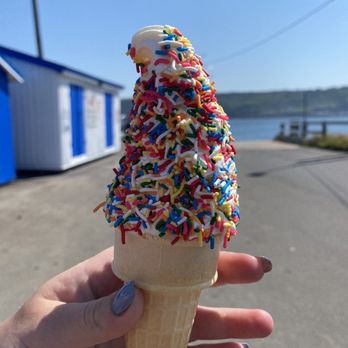 Ava’s Sweet Treats - an ice cream cone with sprinkles - Ice Cream & Frozen Yogurt Near Me - Digby, Nova Scotia Ava’s Sweet Treats - an ice cream cone with sprinkles - Ice Cream & Frozen Yogurt Near Me - Digby, Nova Scotia