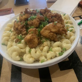 Kettlehead Brewing - Mac and cheese topped with crispy chicken - Brewpubs Near Me - Tilton, New Hampshire