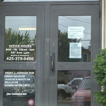 Northwest Animal Care Hospital - Currently you drop off your pets and wait in the car while exams take place. Love how they've coordinated this! - Veterinarians Near Me - Everett, Washington Northwest Animal Care Hospital - Currently you drop off your pets and wait in the car while exams take place. Love how they've coordinated this! - Veterinarians Near Me - Everett, Washington