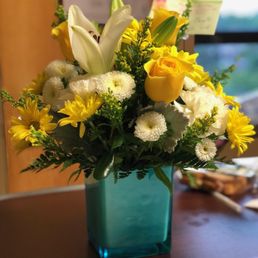 Teleflora's Golden Laughter Bouquet (sizing standard). Teleflora's Golden Laughter Bouquet (sizing standard).