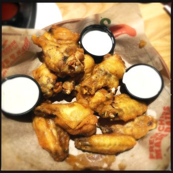 Chili's - Mango habanero wings with blue cheese and ranch sauces - American Near Me - Nanuet, New York