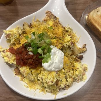 Lumberjacks Restaurant - Santa Fe Skillet - American Near Me - Stockton, California