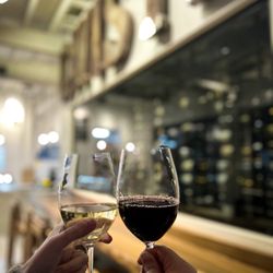 The Caviste - Wine Shop - Wine with friends!