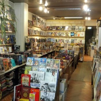 BD 2 Euros - La librairie est bondée de petits livres bijoux en bd manga et comics ! - Comic Books Near Me - Bordeaux, 33