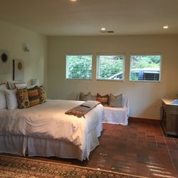 Pezzi King Estate House - Master bedroom suite