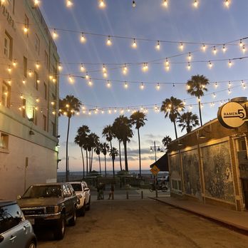 Dudley Market - Ambiance - Wine Bars Near Me - Venice, California