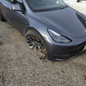 CDE Collision Centers - Tinley Park - 2023 Tesla Y - Body Shops Near Me - Tinley Park, Illinois