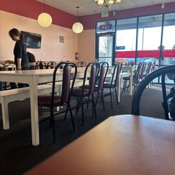 Miako Teriyaki - Plenty of seating on a Wednesday night.