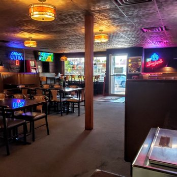 Pizza Pub 516 - Dining Area at Pizza Pub 516 - Pizza Near Me - Bowling Green, Ohio