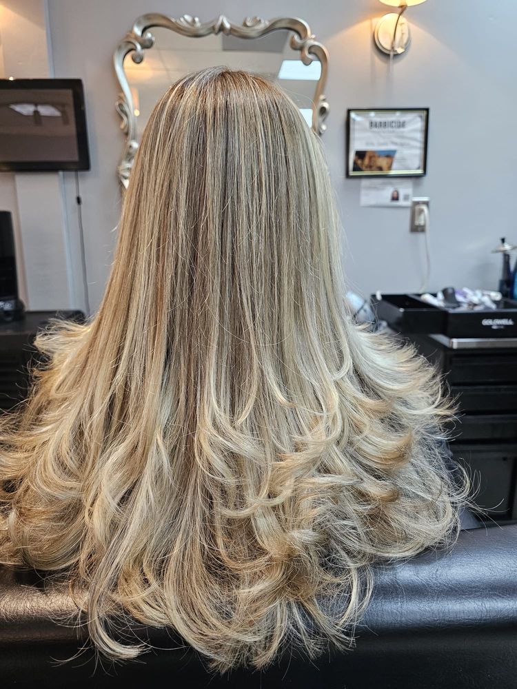 Bella Donna Hair Salon Image