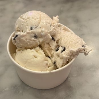 Shaws San Francisco - Single Scoop - Thin Mint & Toasted Almond - Candy Stores Near Me - San Francisco, California Shaws San Francisco - Single Scoop - Thin Mint & Toasted Almond - Candy Stores Near Me - San Francisco, California