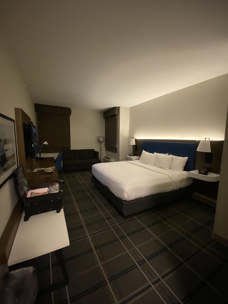 COMFORT SUITES NEWPORT NEWS AIRPORT Updated February 2026 33 Photos