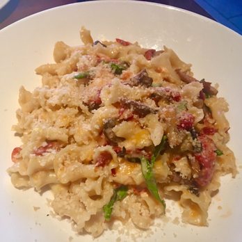 Yard House - Lobster Mac N Cheese - sundried tomatoes, asparagus, wild mushrooms, cheddar, parmesan, truffle oil - New American Near Me - Lone Tree, Colorado Yard House - Lobster Mac N Cheese - sundried tomatoes, asparagus, wild mushrooms, cheddar, parmesan, truffle oil - New American Near Me - Lone Tree, Colorado