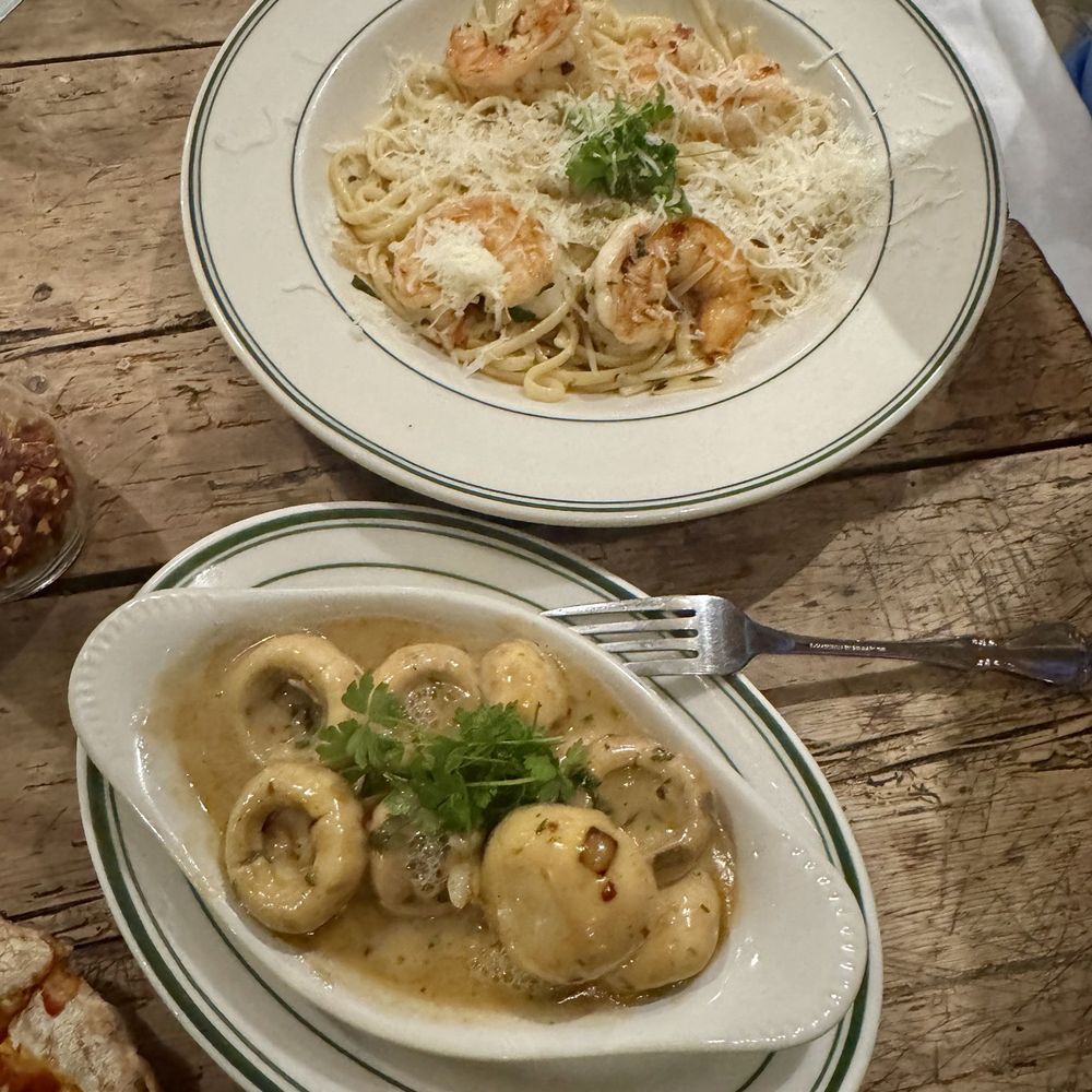 Pressa Italia - Side of mushrooms and shrimp linguini - Italian Near Me - Broken Bow, Oklahoma Pressa Italia - Side of mushrooms and shrimp linguini - Italian Near Me - Broken Bow, Oklahoma