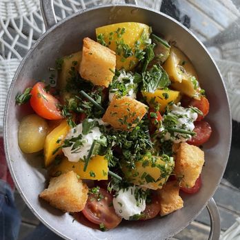 The Wellborn - Heirloom tomato salad - Lounges Near Me - Orlando, Florida