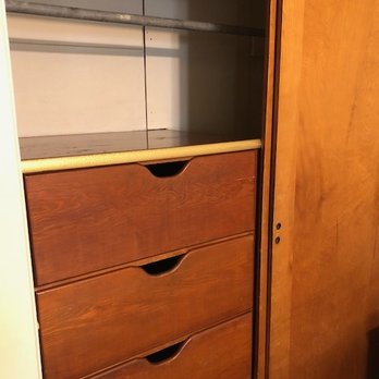 Hotel Mac Rae - Old Dresser, solid wood but old. - Hotels Near Me - Avalon, California