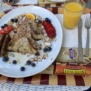 Harborage Inn on the Oceanfront - Breakfast - Bed & Breakfast Near Me - Boothbay Harbor, Maine Harborage Inn on the Oceanfront - Breakfast - Bed & Breakfast Near Me - Boothbay Harbor, Maine