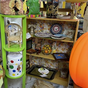 The Amish Mall - Antiques Near Me - Elkhart, Indiana