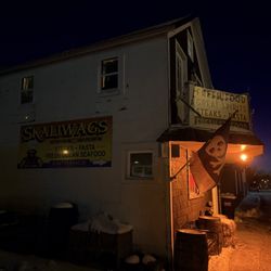Son of Skaliwags - Outside building