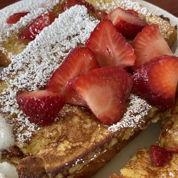 Eggs 'n Things - Waikiki Beach Eggspress - French toast with fresh strawberries - Breakfast & Brunch Near Me - Honolulu, Hawaii Eggs 'n Things - Waikiki Beach Eggspress - French toast with fresh strawberries - Breakfast & Brunch Near Me - Honolulu, Hawaii