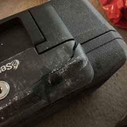Broken safe bought brand new. Not acceptable. Broken safe bought brand new. Not acceptable.