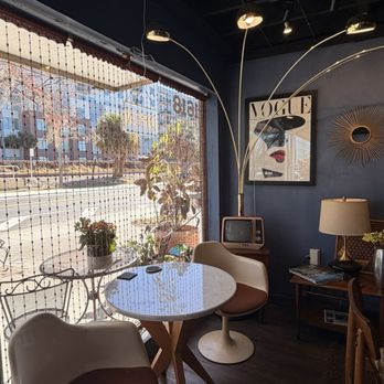 Dr Drips Coffee Lounge - Coffee & Tea Near Me - Orlando, Florida